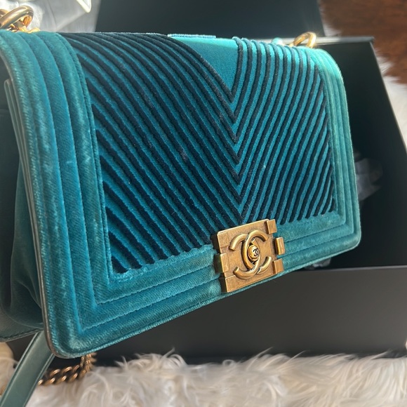 Chanel | Medium | Velvet | Boy Bag - Picture 2 of 8